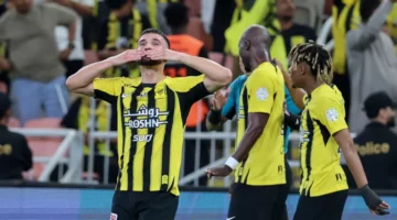 عوار يهدي الاتحاد فرصة إنهاء المنافسة في دوري روشن بنهاية الشوط الأول