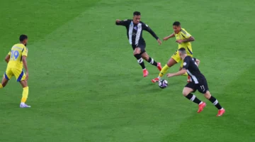 اشتباك ثنائي النصر والشباب في دوري روشن: تفاصيل الصدام الكبير وأحداثه العالمية