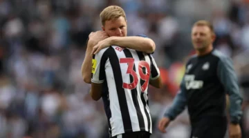 نيوكاسل يتفوق على وست هام في مباراة مشتعلة بالدوري الإنجليزي