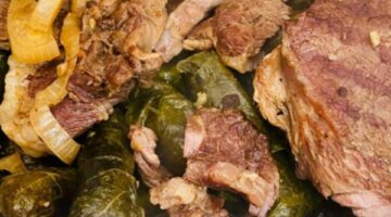 طريقة عمل طاجن ورق عنب بالإستيك.. أحلى من المطاعم