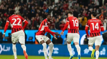 ميلان يصدم برشلونة.. تجديد عقد نجم الفريق رسميا حتى 2023