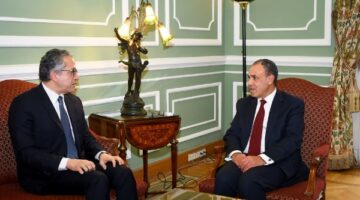 وزير الخارجية يتابع مع العناني خطة التحرك المستقبلية لحملة الترشح لليونسكو